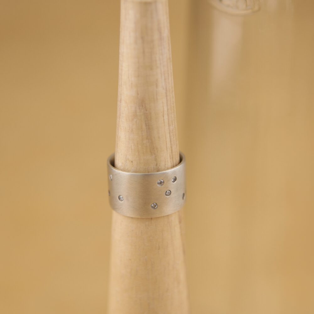 13-Diamond Brushed Cigar Band